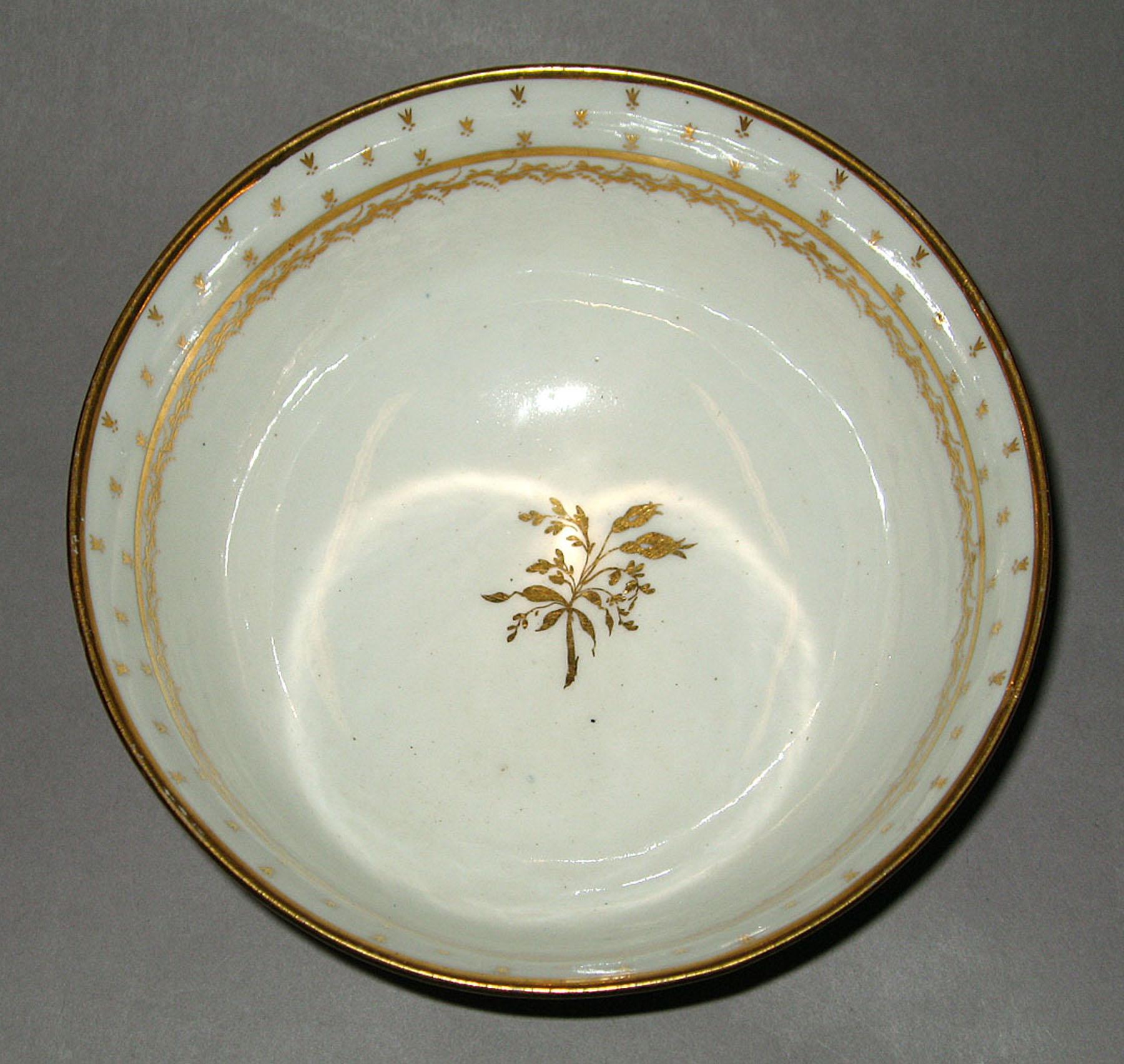 2003.0011.004 New Hall porcelain bowl (interior)