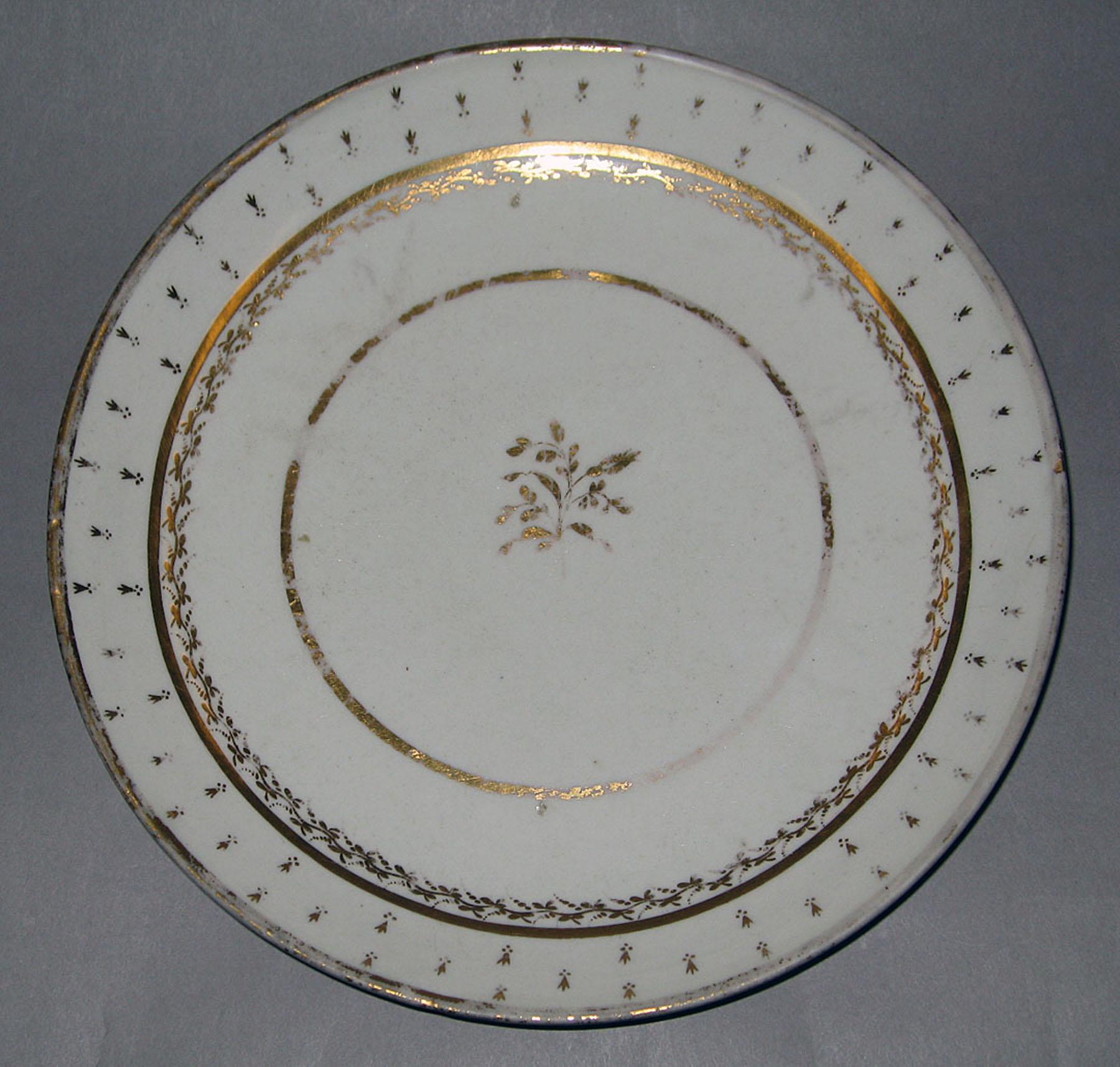 2003.0011.006 Hard-paste porcelain plate