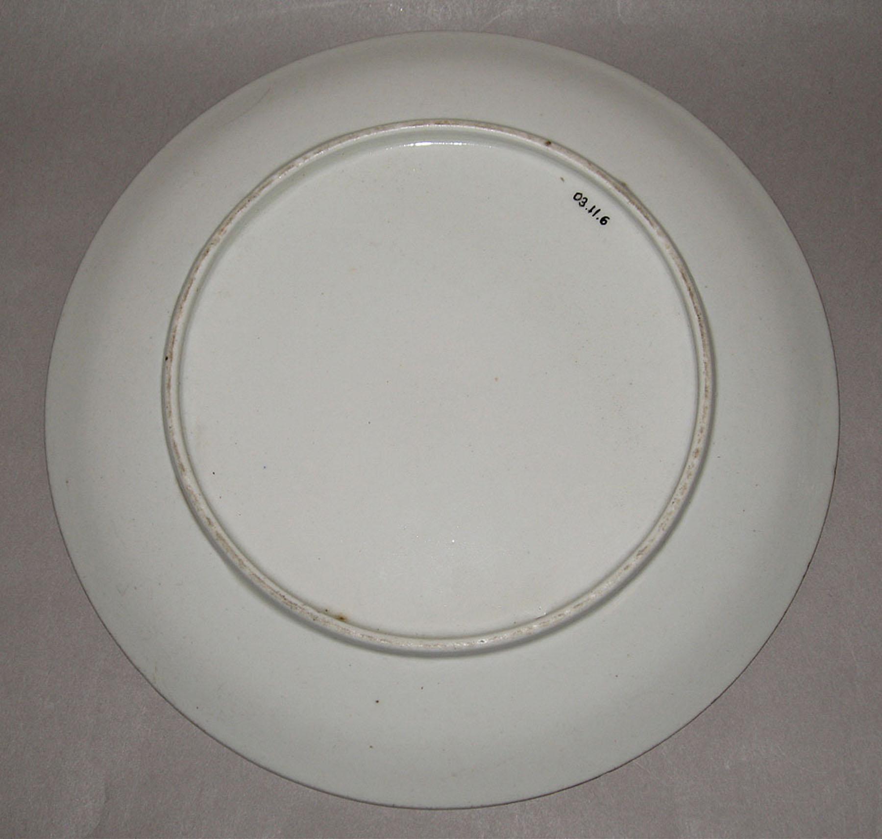 2003.0011.006 Hard-paste porcelain plate (underside)