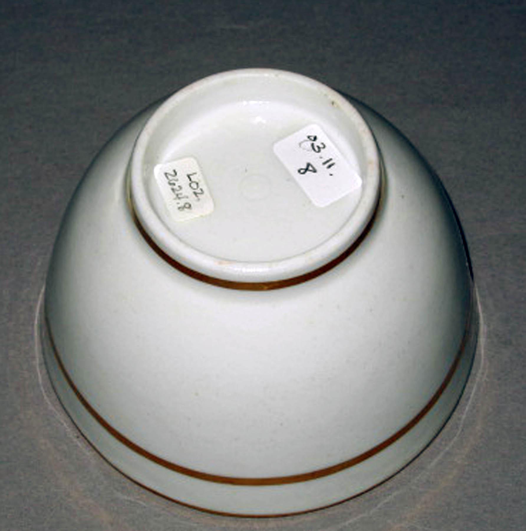 2003.0011.008 New Hall porcelain teabowl (underside)