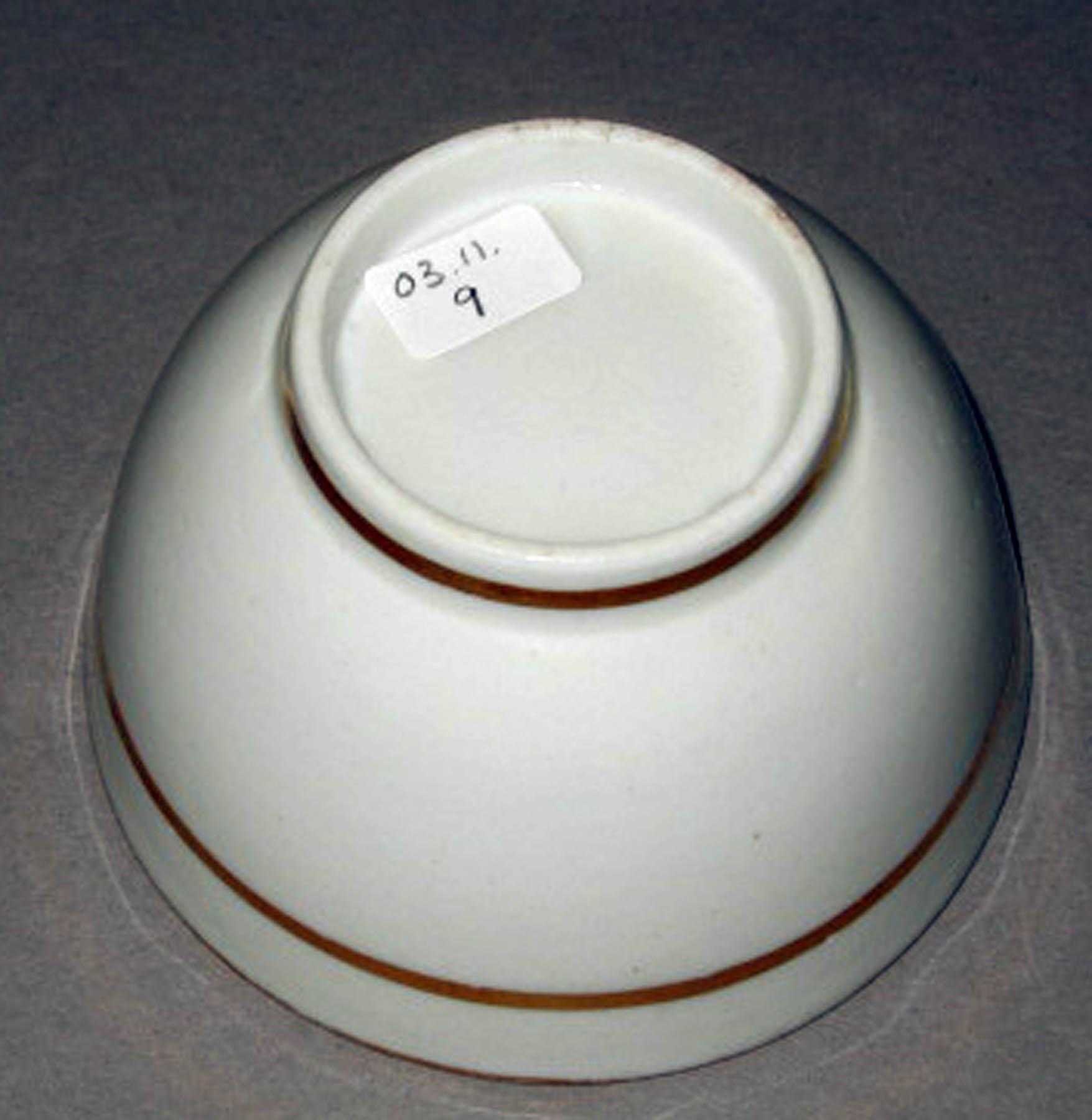 2003.0011.009 New Hall porcelain teabowl (underside)
