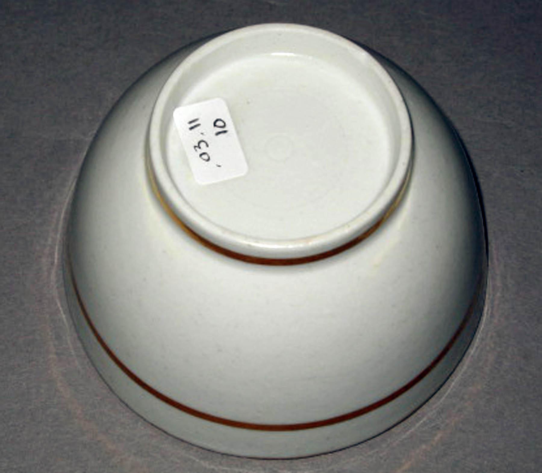 2003.0011.010 New Hall porcelain teabowl (underside)