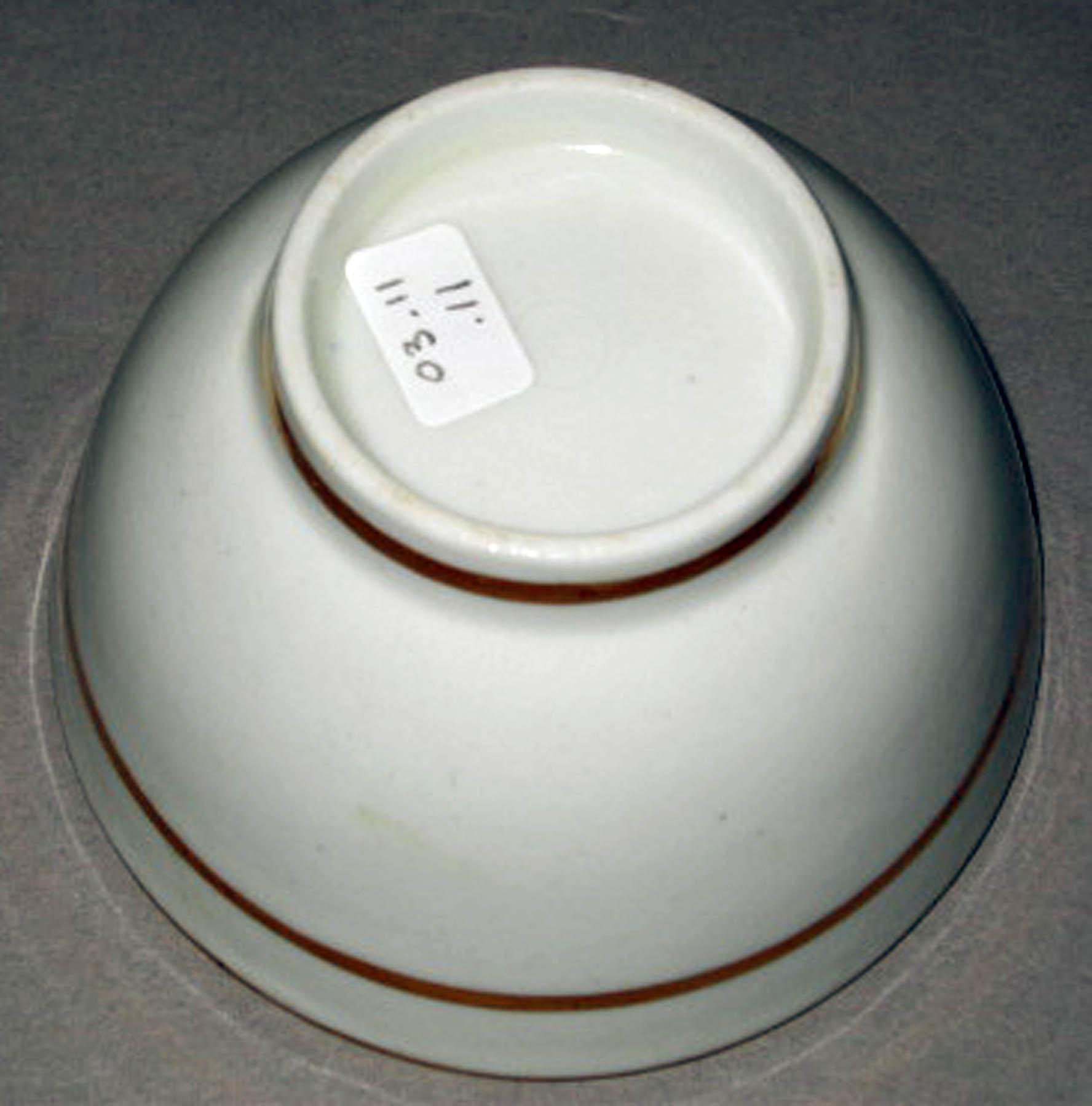 2003.0011.011 New Hall porcelain teabowl (underside)