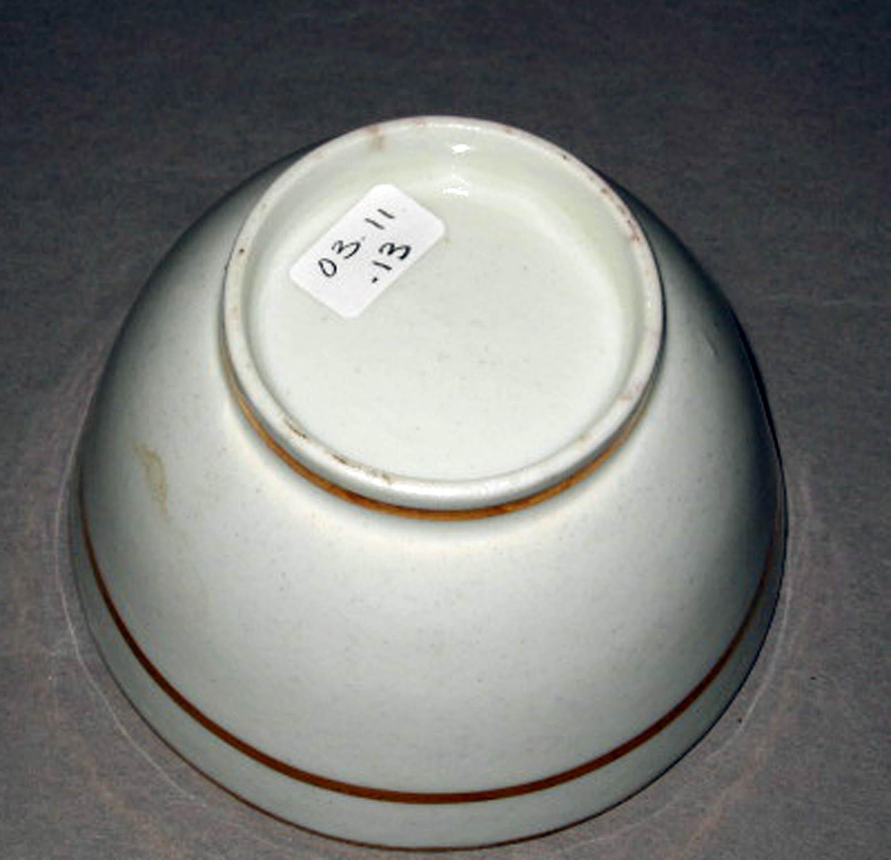 2003.0011.013 New Hall porcelain teabowl (underside)