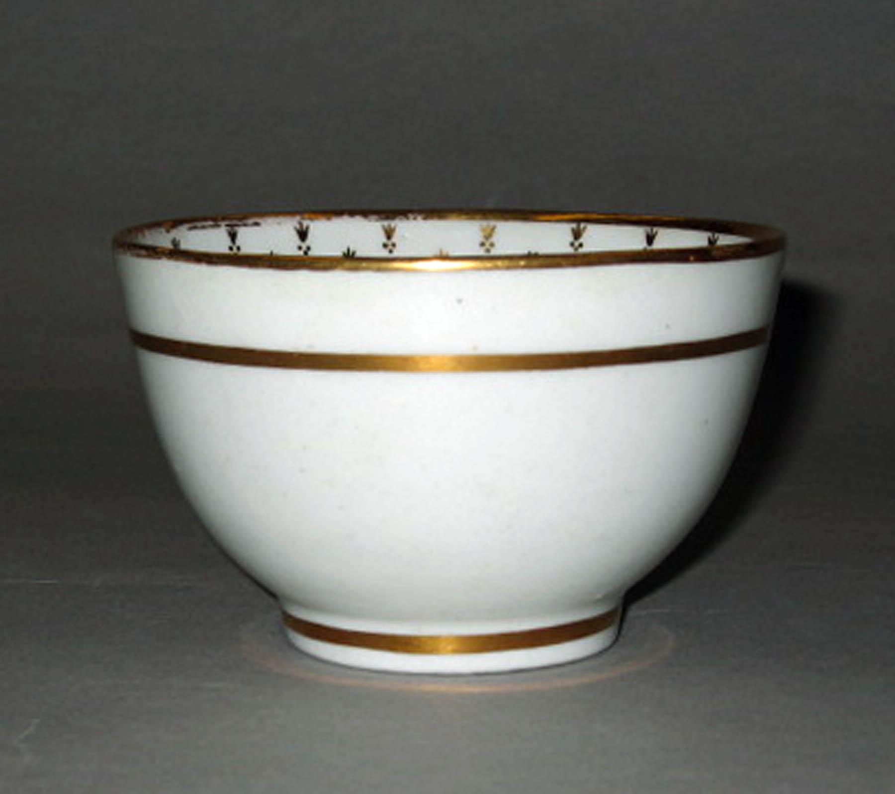 2003.0011.015 New Hall porcelain teabowl