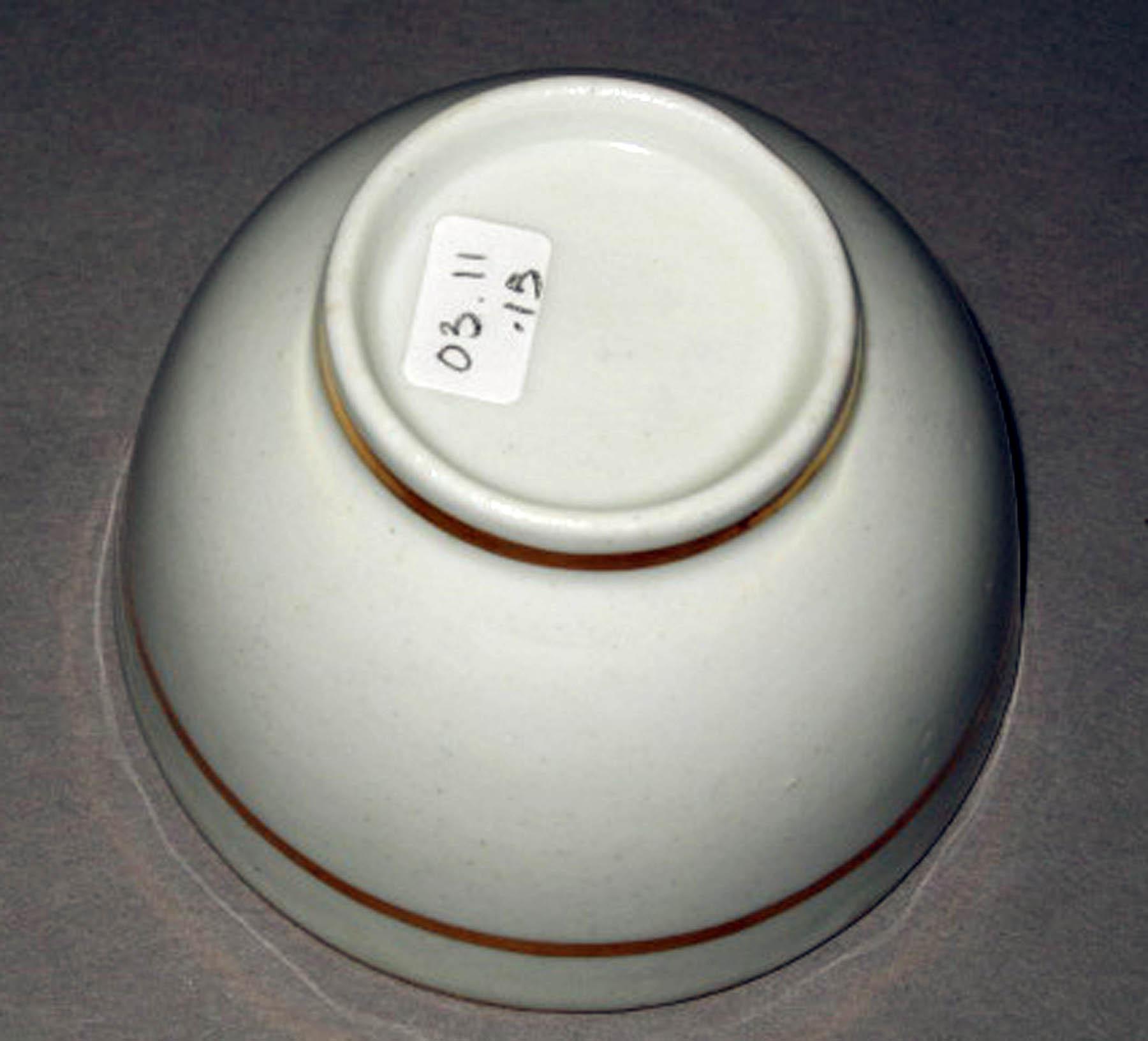 2003.0011.015 New Hall porcelain teabowl (underside)