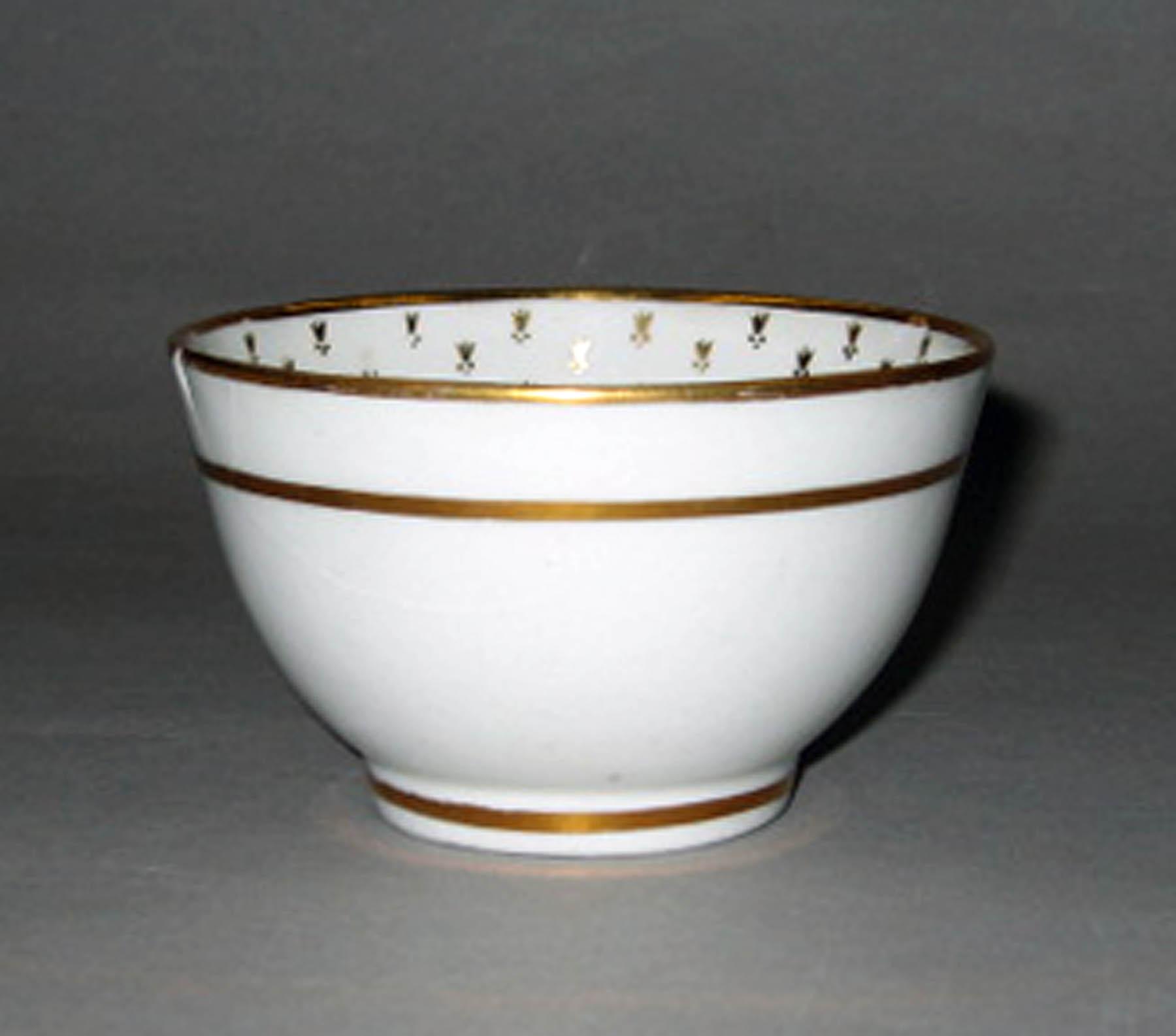 2003.0011.016 New Hall porcelain teabowl