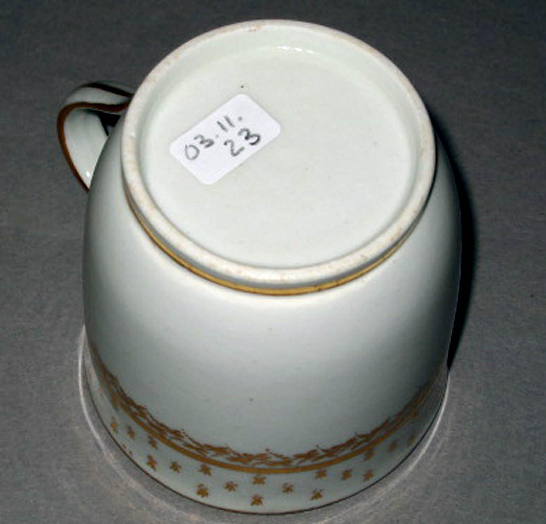 2003.0011.023 New Hall porcelain teacup (underside)