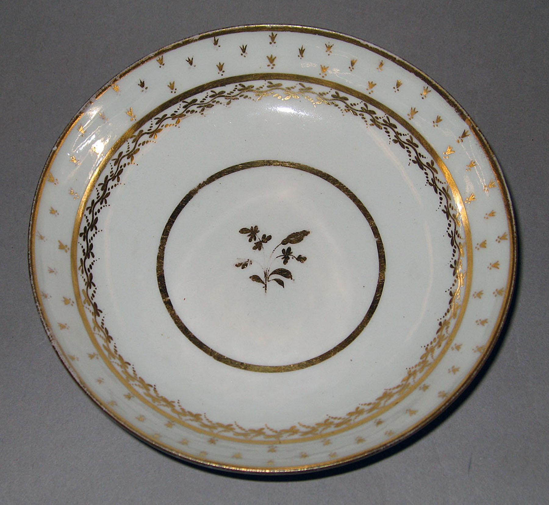 2003.0011.029 New Hall porcelain saucer