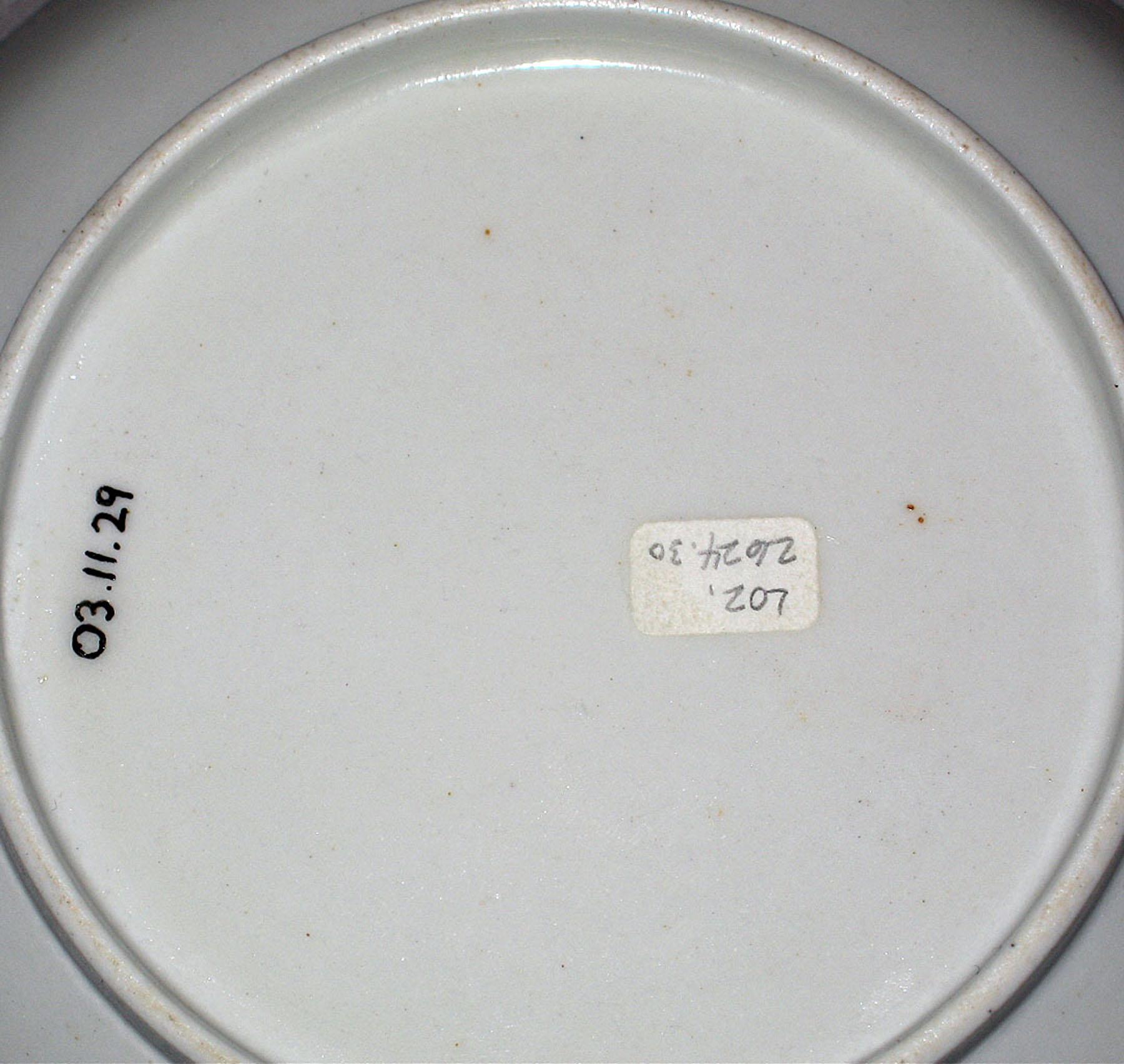 2003.0011.029 New Hall porcelain saucer (mark)