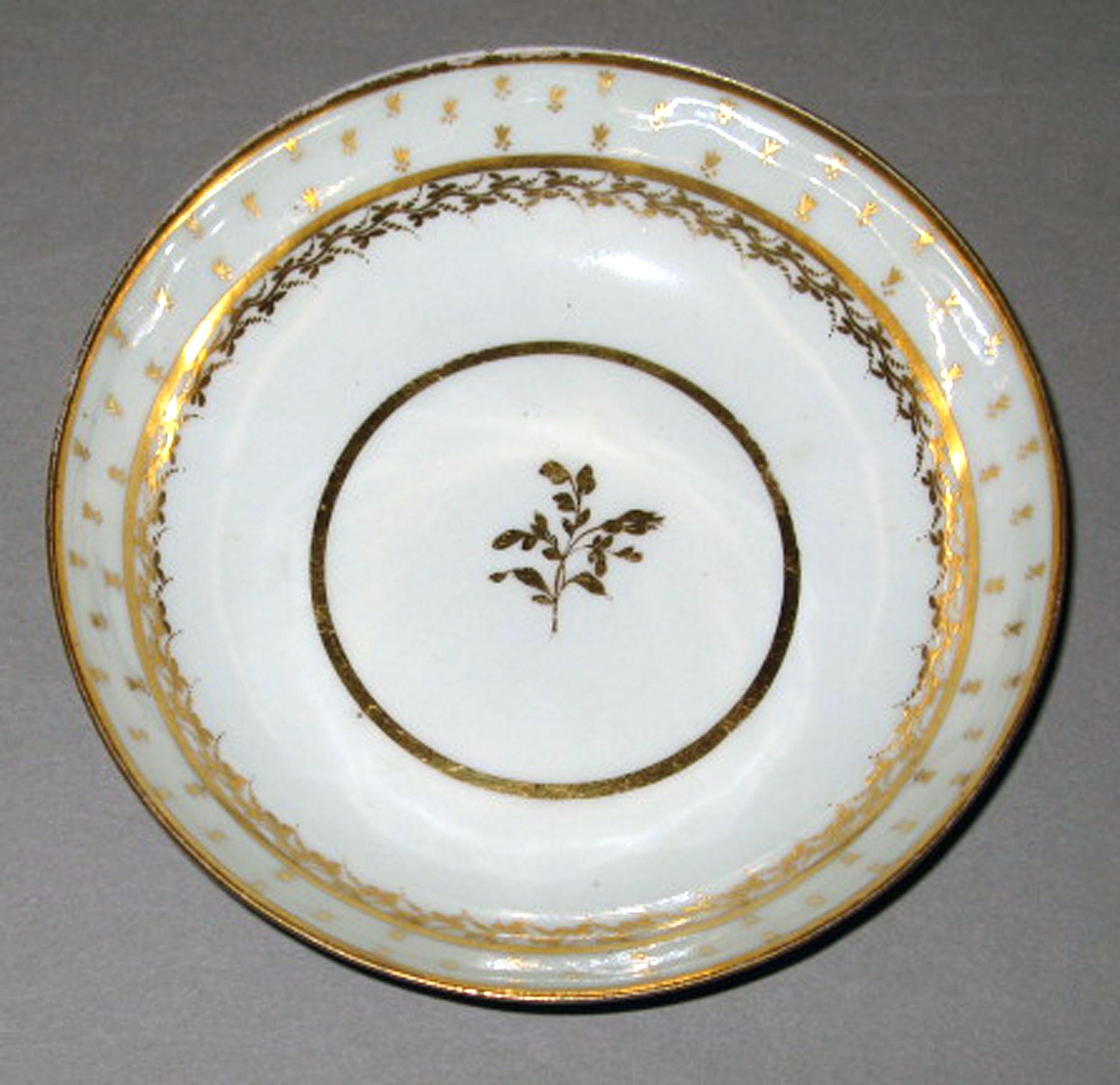 2003.0011.030 New Hall porcelain saucer