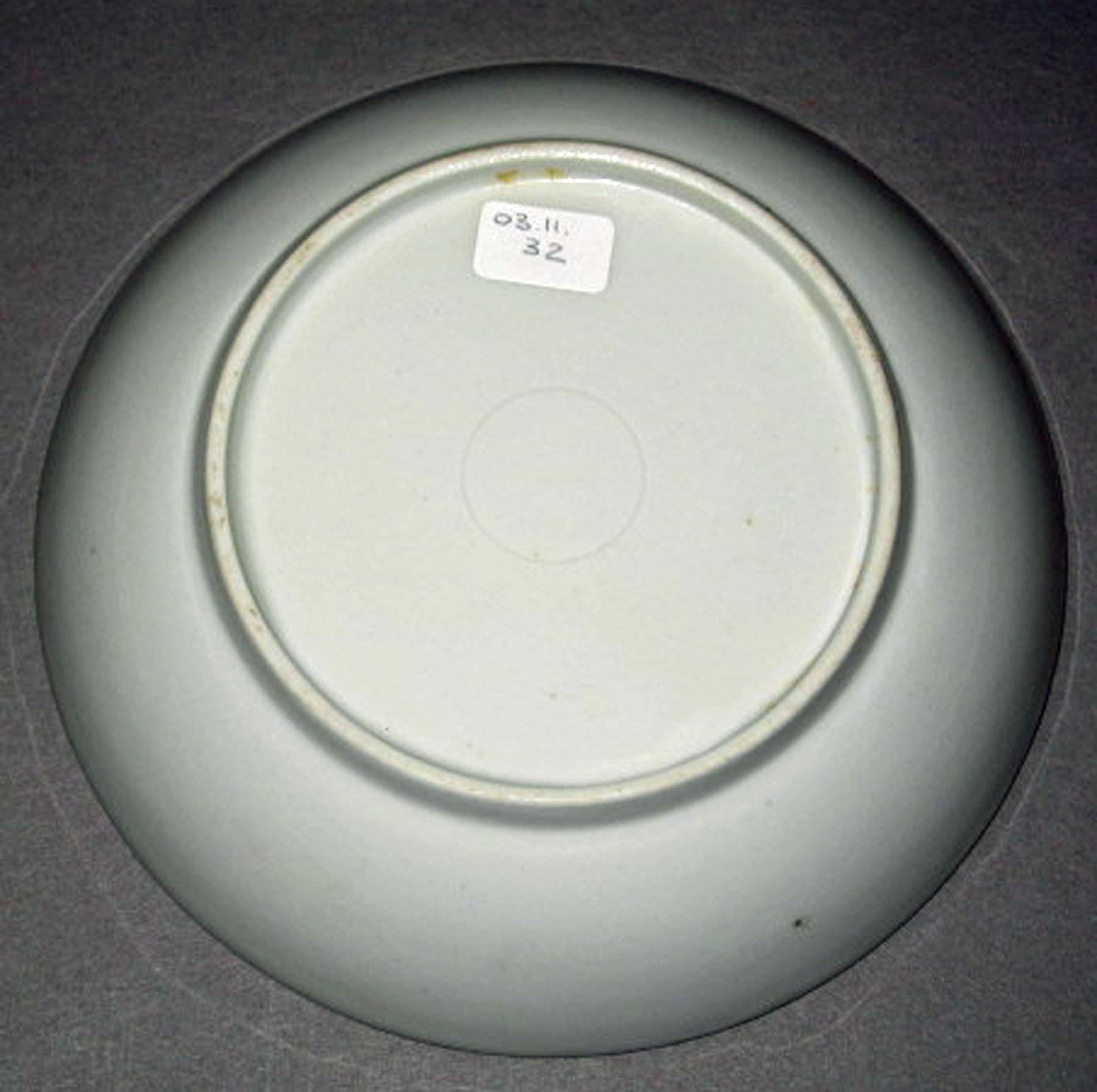 2003.0011.032 New Hall porcelain saucer (underside)