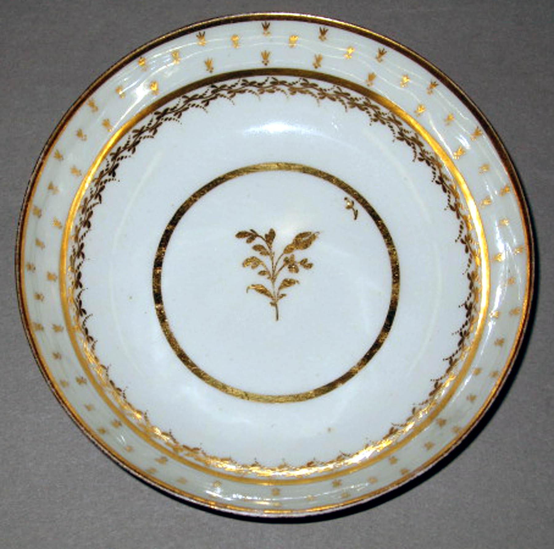 2003.0011.034 New Hall porcelain saucer