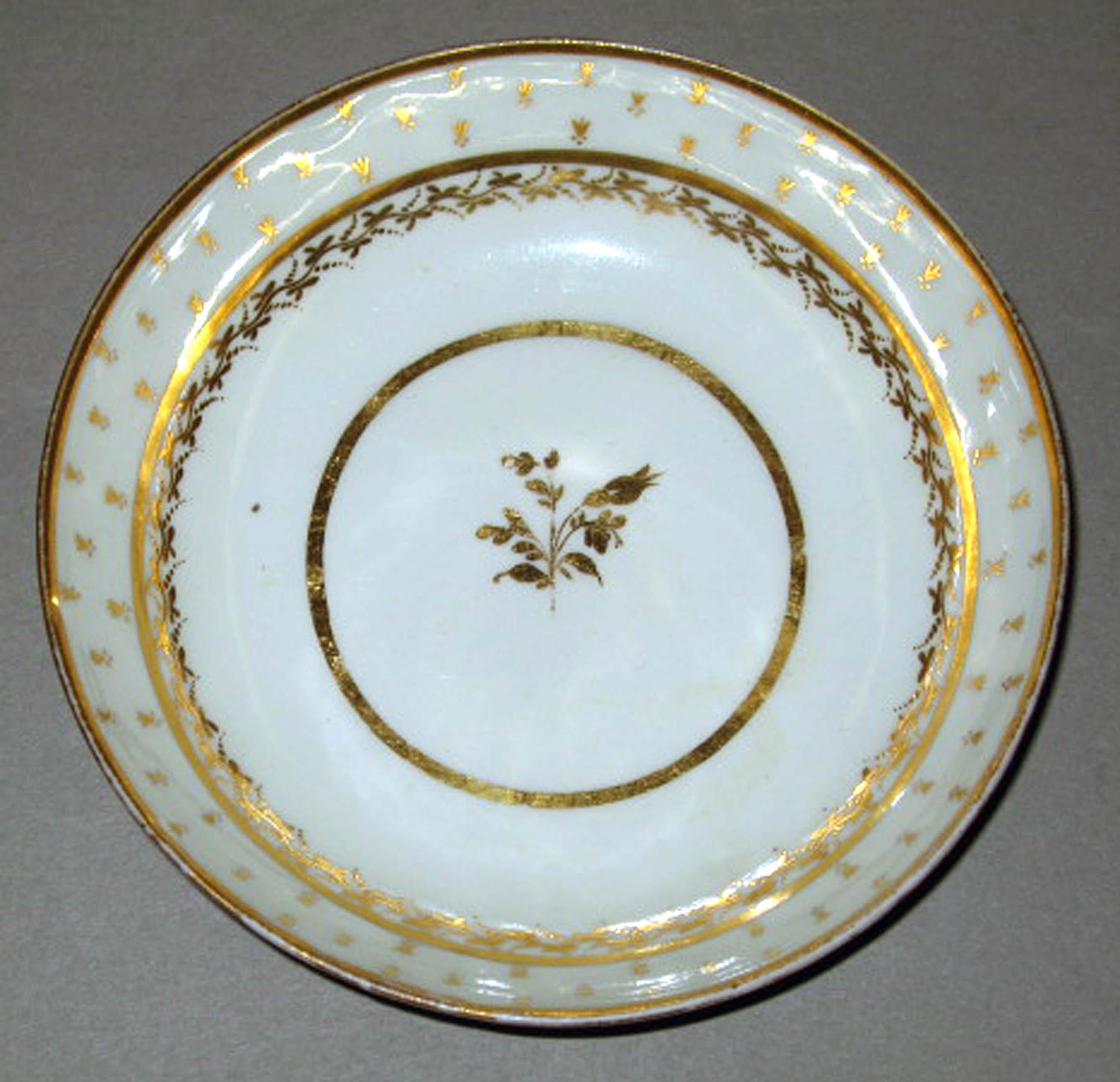 2003.0011.035 New Hall porcelain saucer