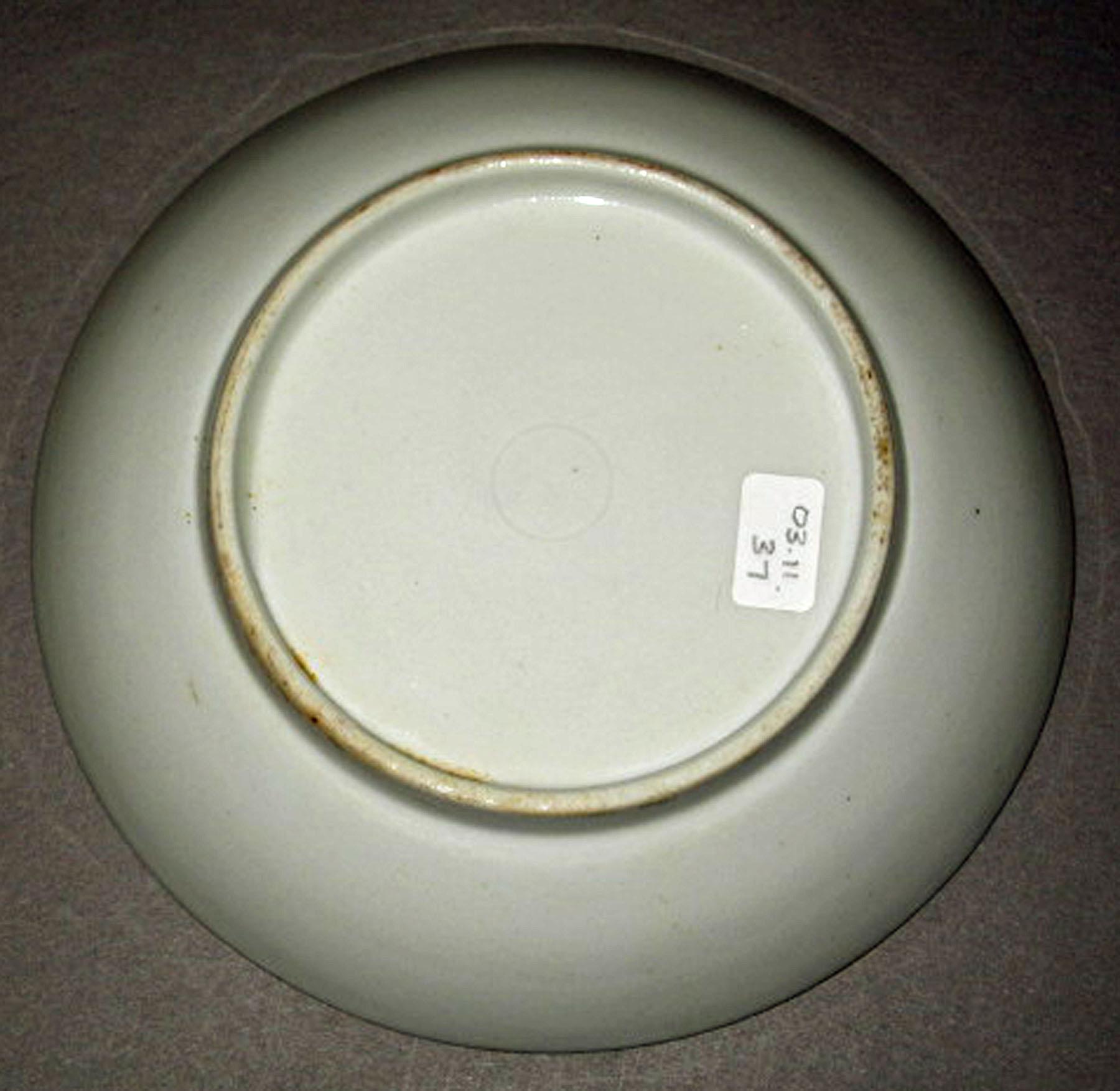 2003.0011.037 New Hall porcelain saucer (underside)
