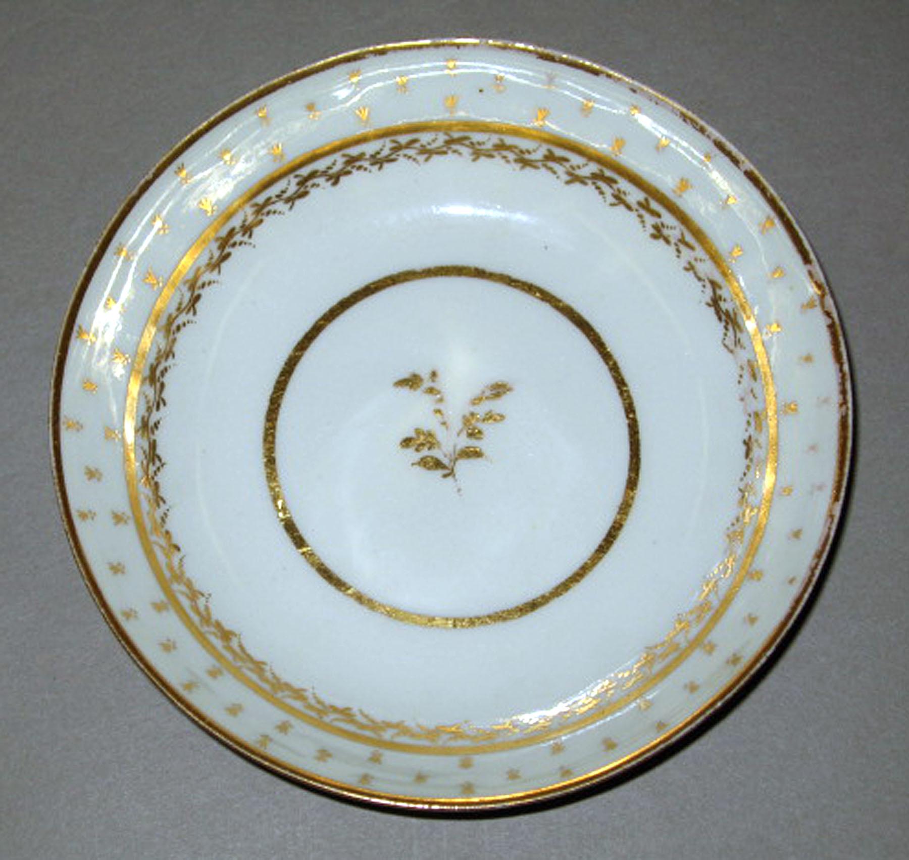 2003.0011.040 New Hall porcelain saucer