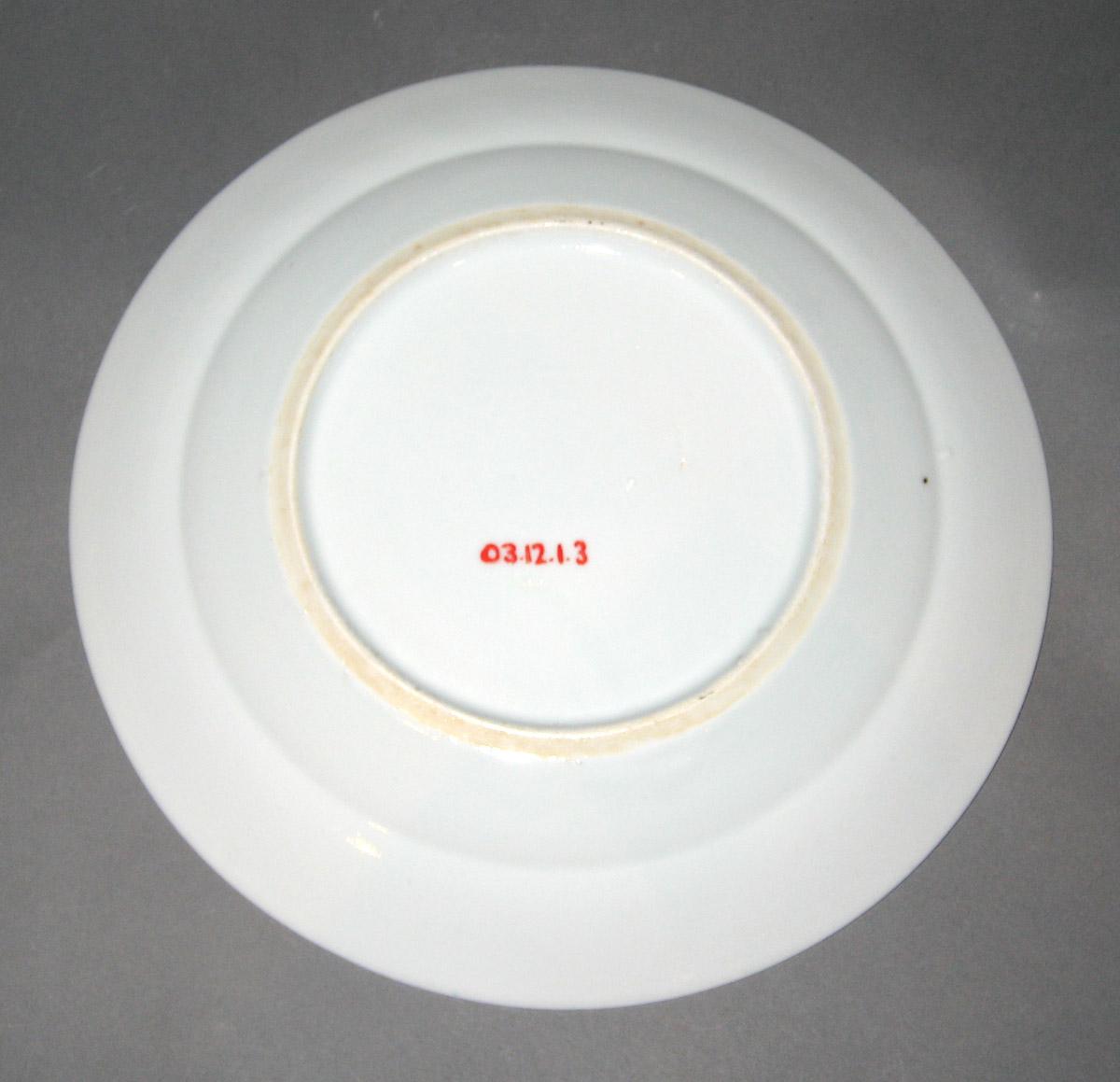 2003.0012.001.003 Porcelain plate, back