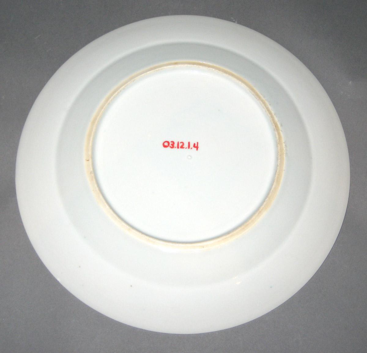 2003.0012.001.004 Porcelain plate, back
