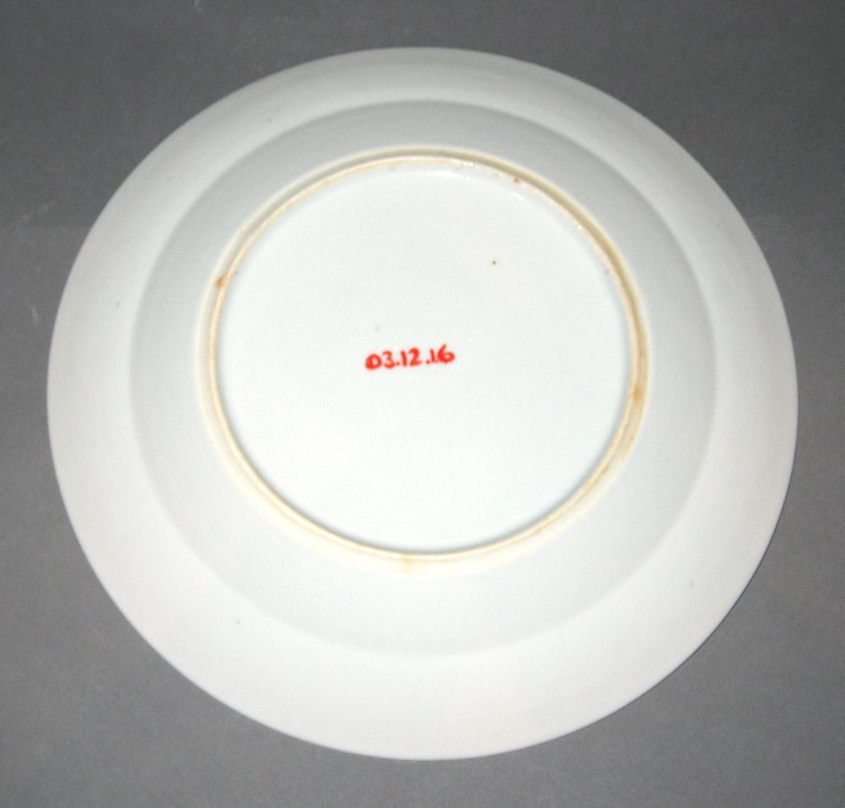 2003.0012.001.006 Porcelain plate, back