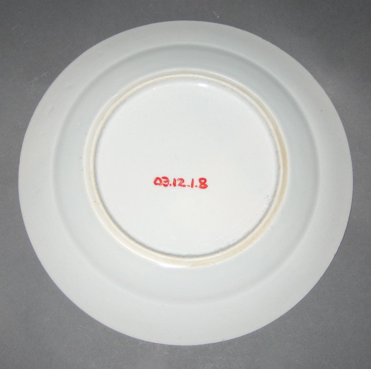 2003.0012.001.008 Porcelain plate, back