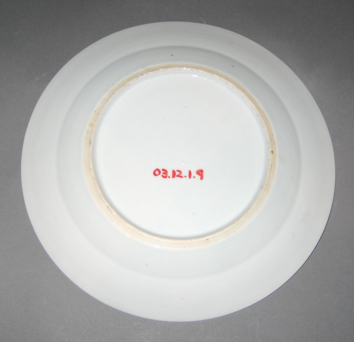 2003.0012.001.009 Porcelain plate, back