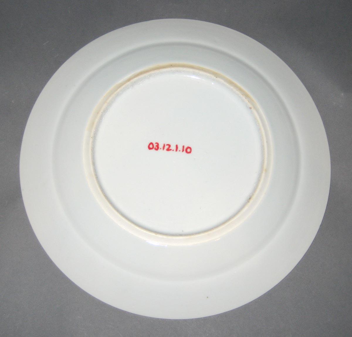 2003.0012.001.010 Porcelain plate, back
