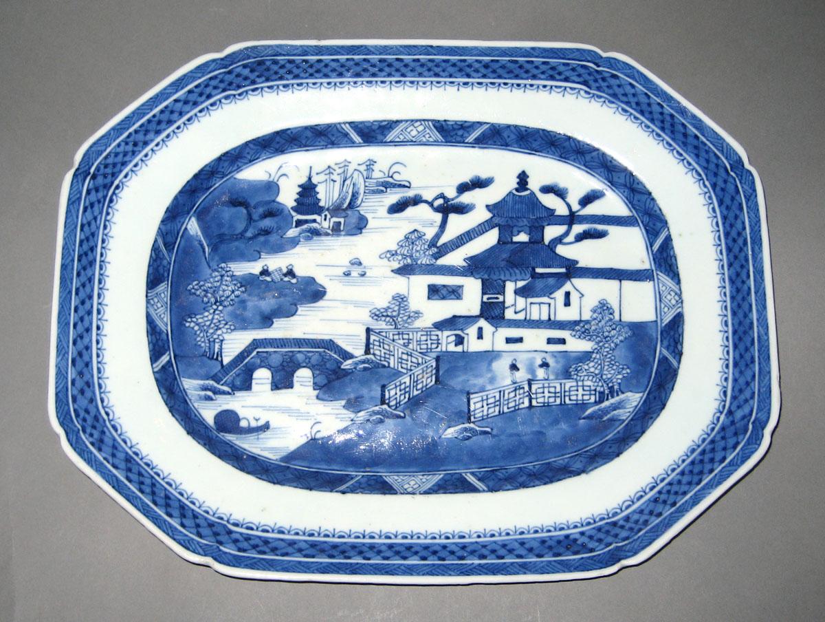 2003.0012.002 Porcelain dish