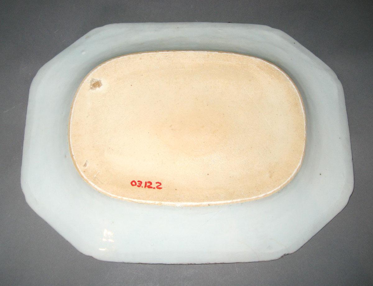 2003.0012.002 Porcelain dish, back