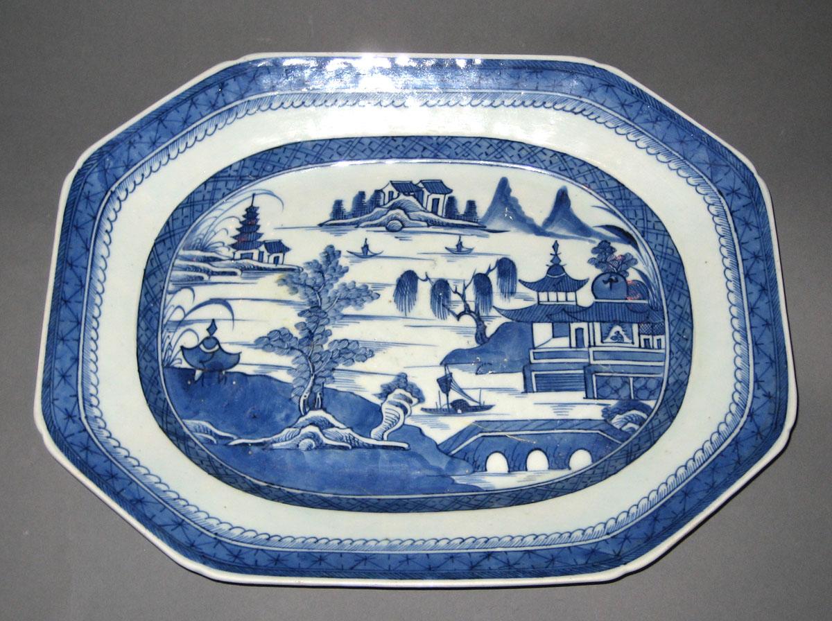 2003.0012.003 Porcelain dish