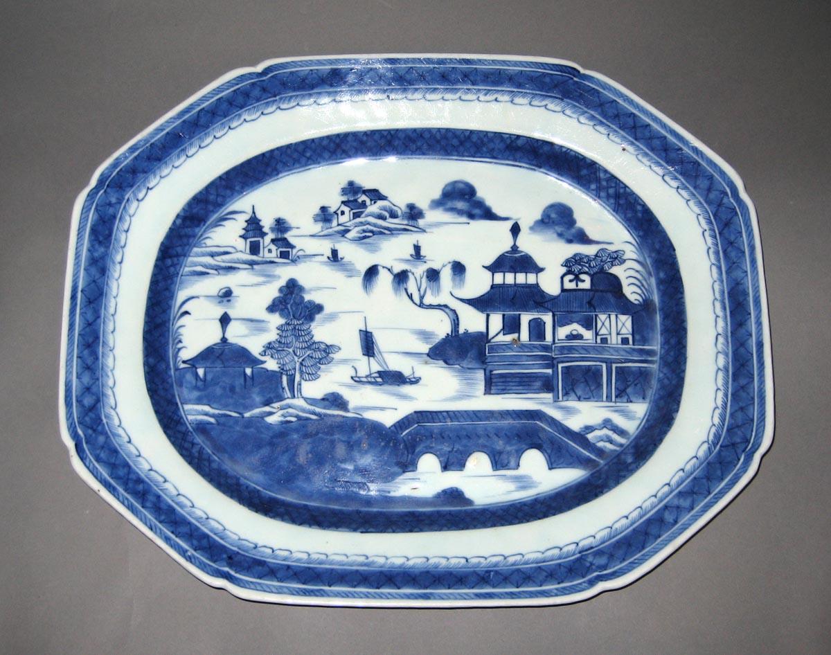 2003.0012.004 Porcelain dish