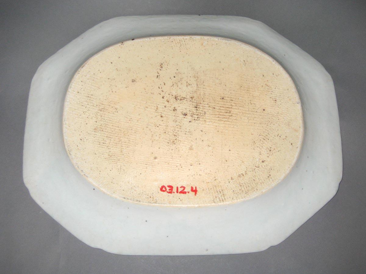 2003.0012.004 Porcelain dish, back