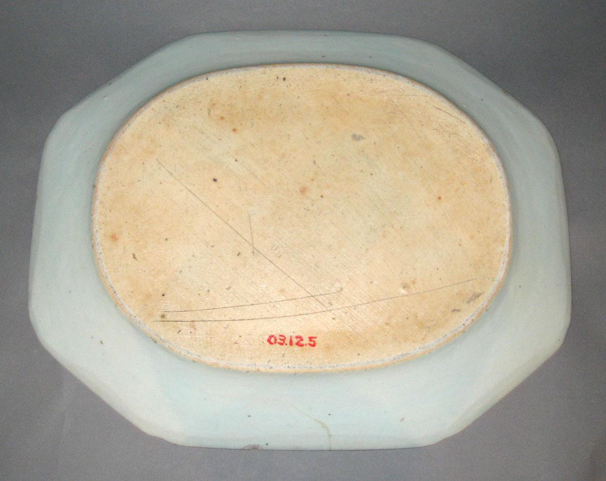 2003.0012.005 Porcelain dish, back