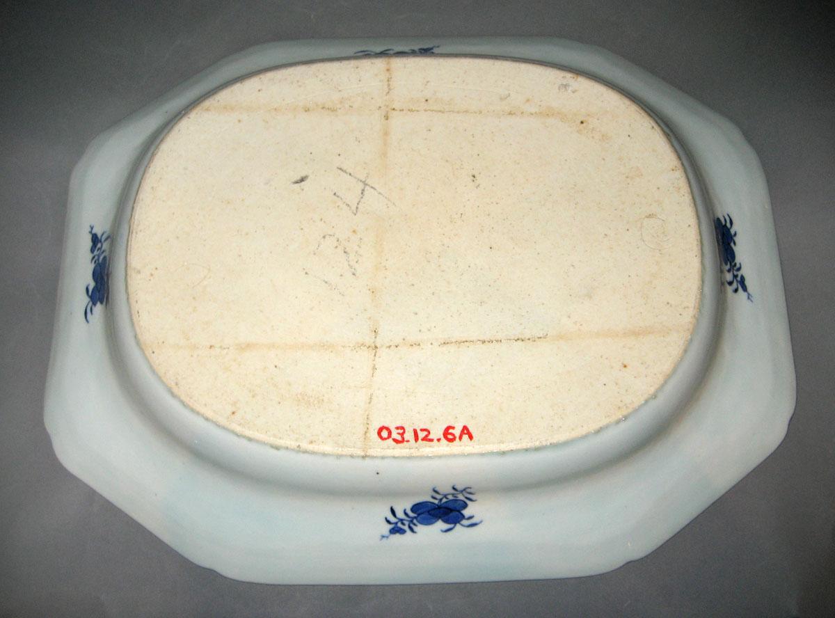2003.0012.006 A Porcelain dish, back