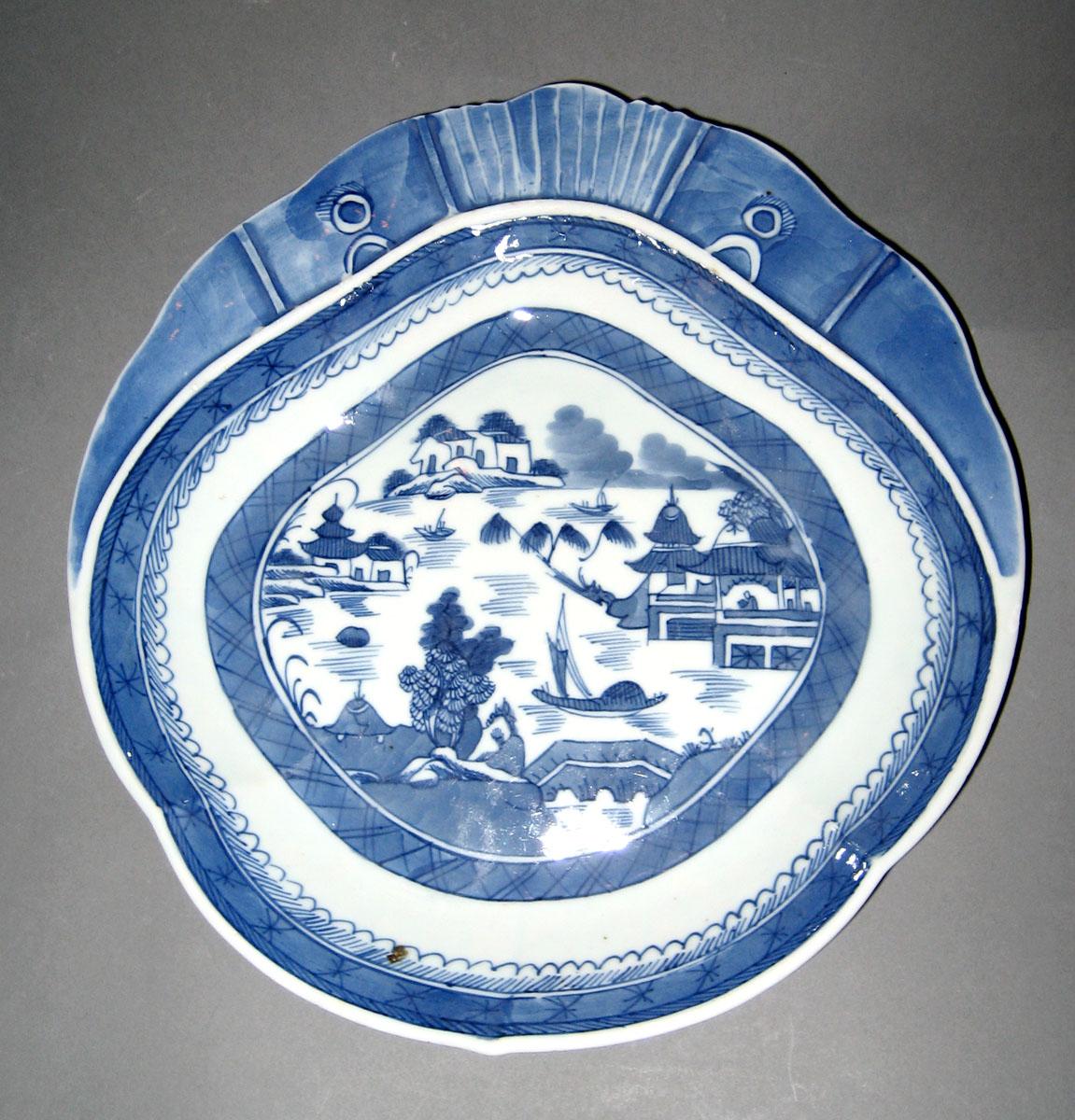 2003.0012.009.001 Porcelain dish