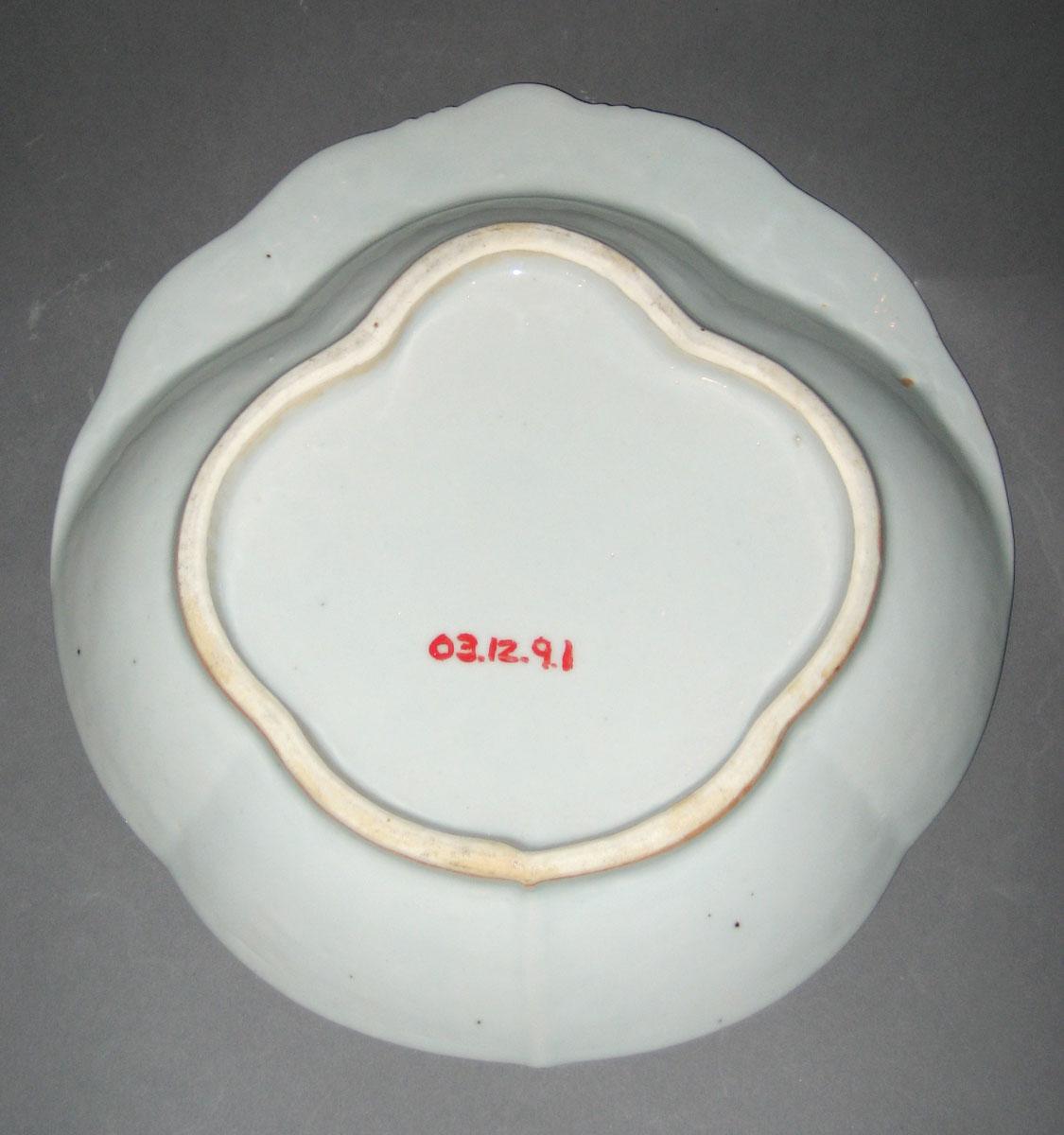 2003.0012.009.001 Porcelain dish, back