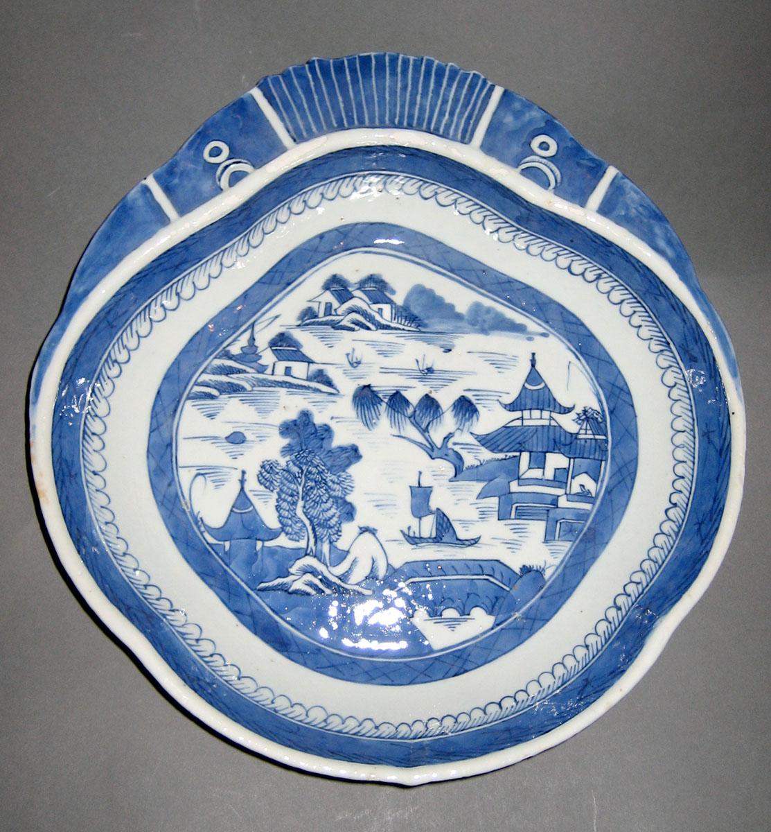 2003.0012.009.002 Porcelain dish