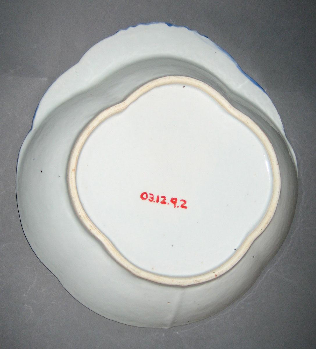 2003.0012.009.002 Porcelain dish, back