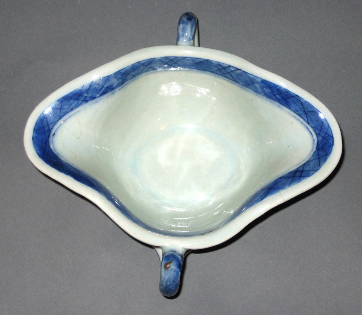 2003.0012.012 Porcelain sauceboat, top