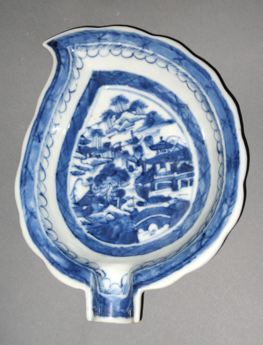 2003.0012.013 Porcelain dish