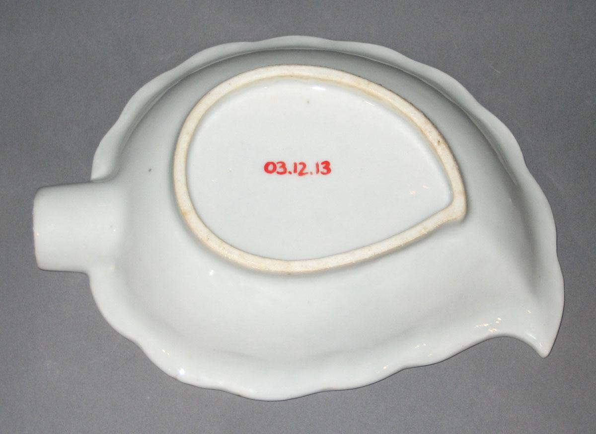 2003.0012.013 Porcelain dish, back
