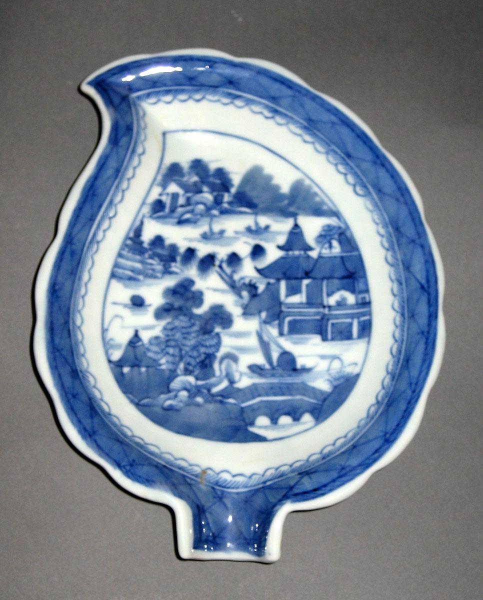 2003.0012.014 Porcelain dish