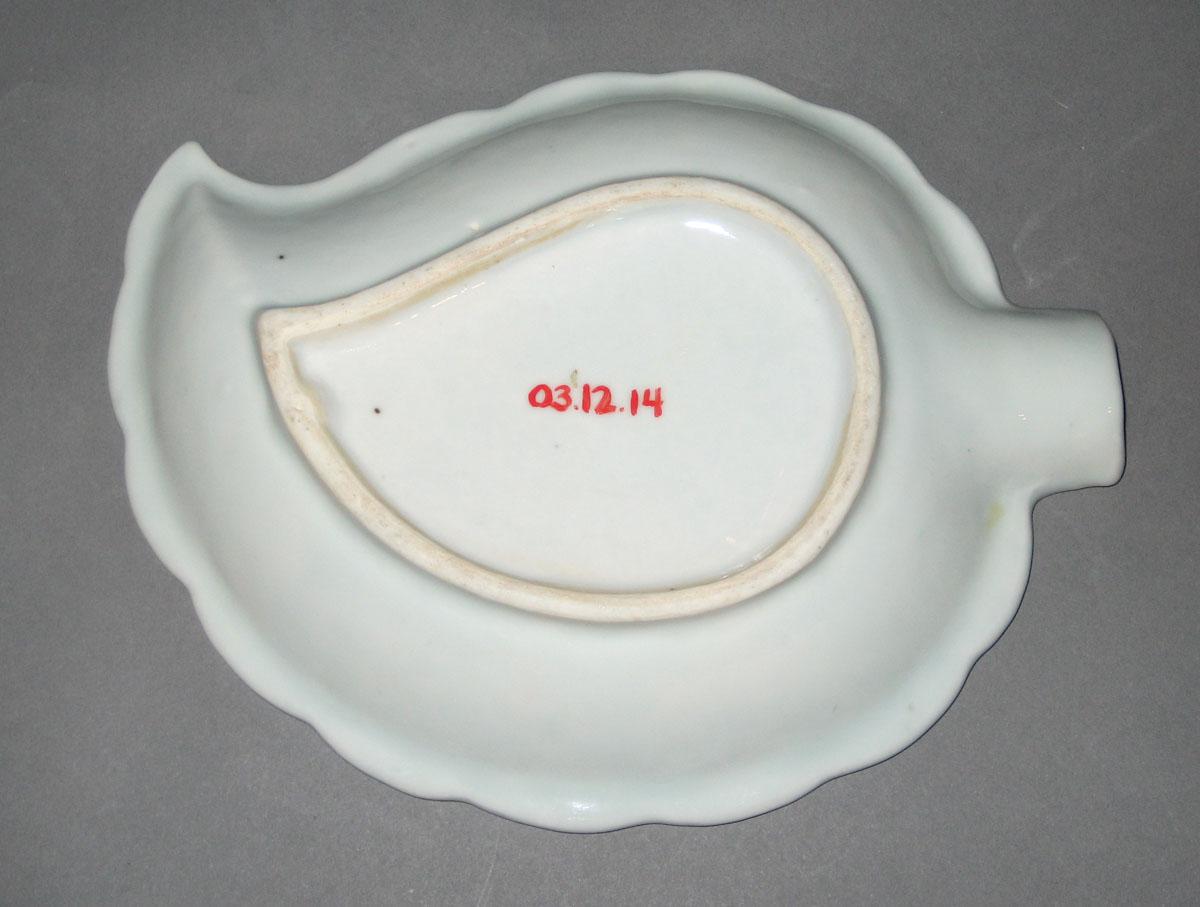 2003.0012.014 Porcelain dish, back