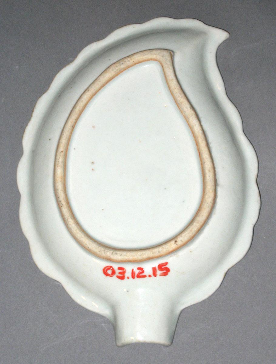 2003.0012.015 Porcelain dish, back