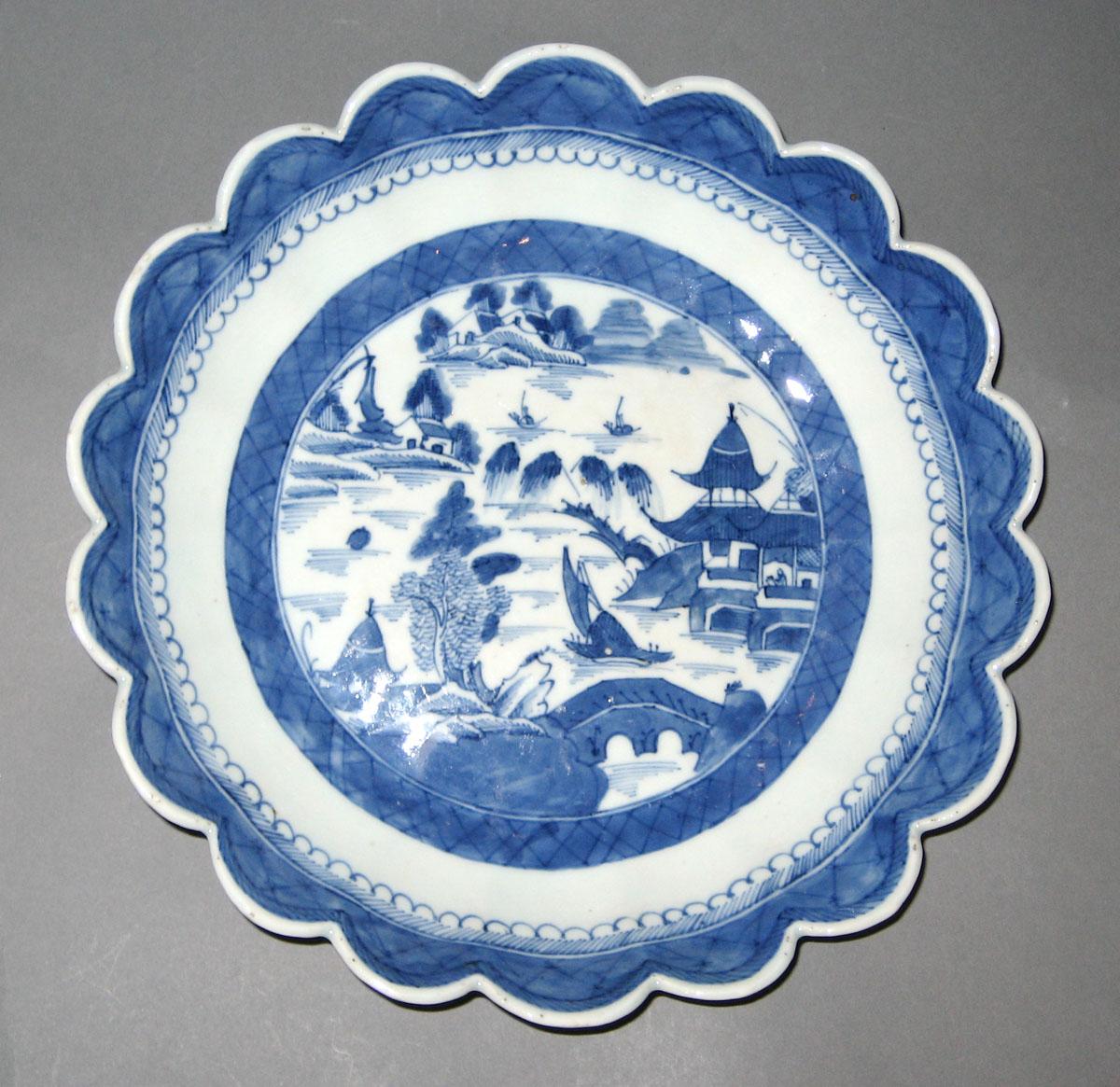 2003.0012.017 Porcelain dish
