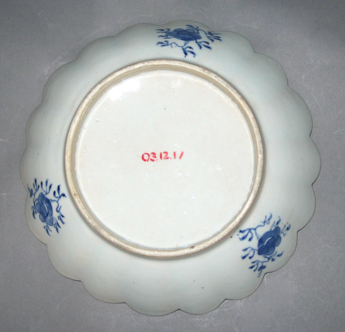 2003.0012.017 Porcelain dish, back