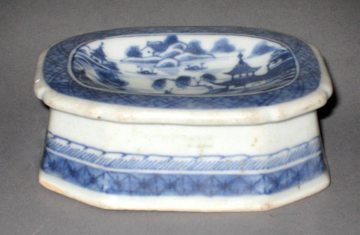 2003.0012.018 Porcelain salt