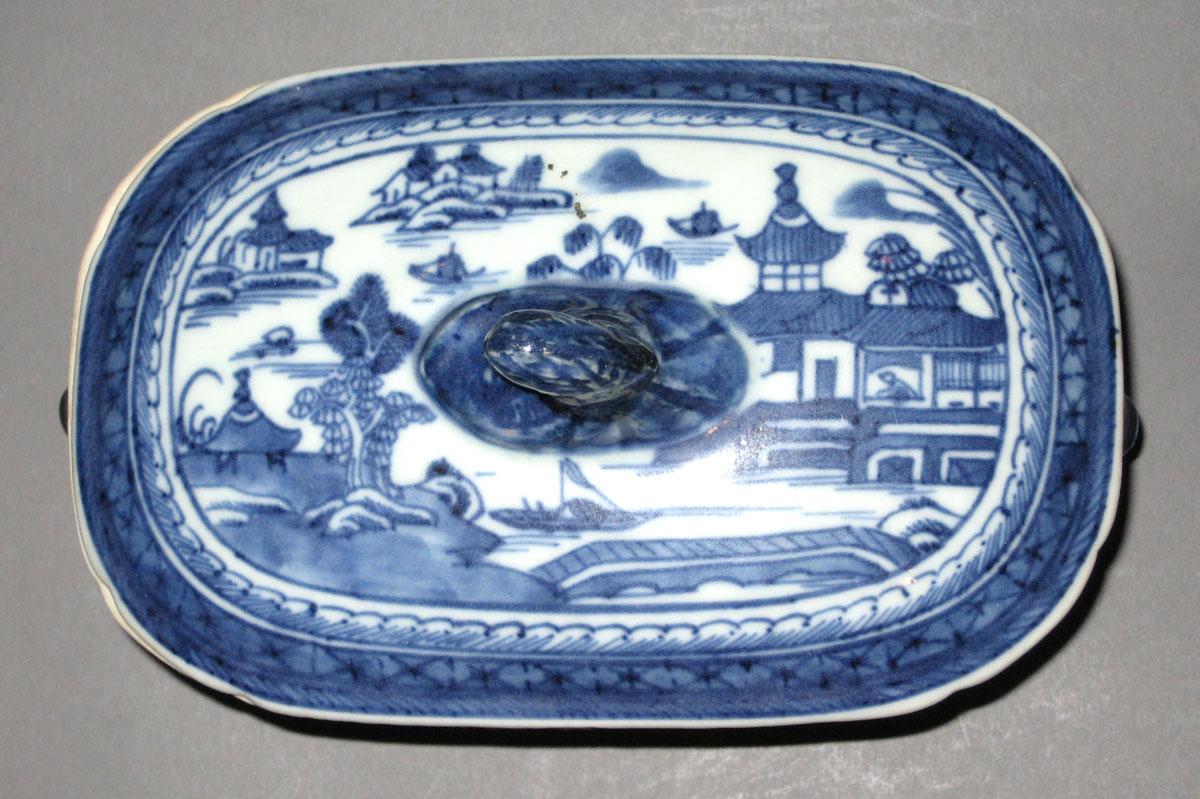 2003.0012.021 A, B Porcelain tureen, top