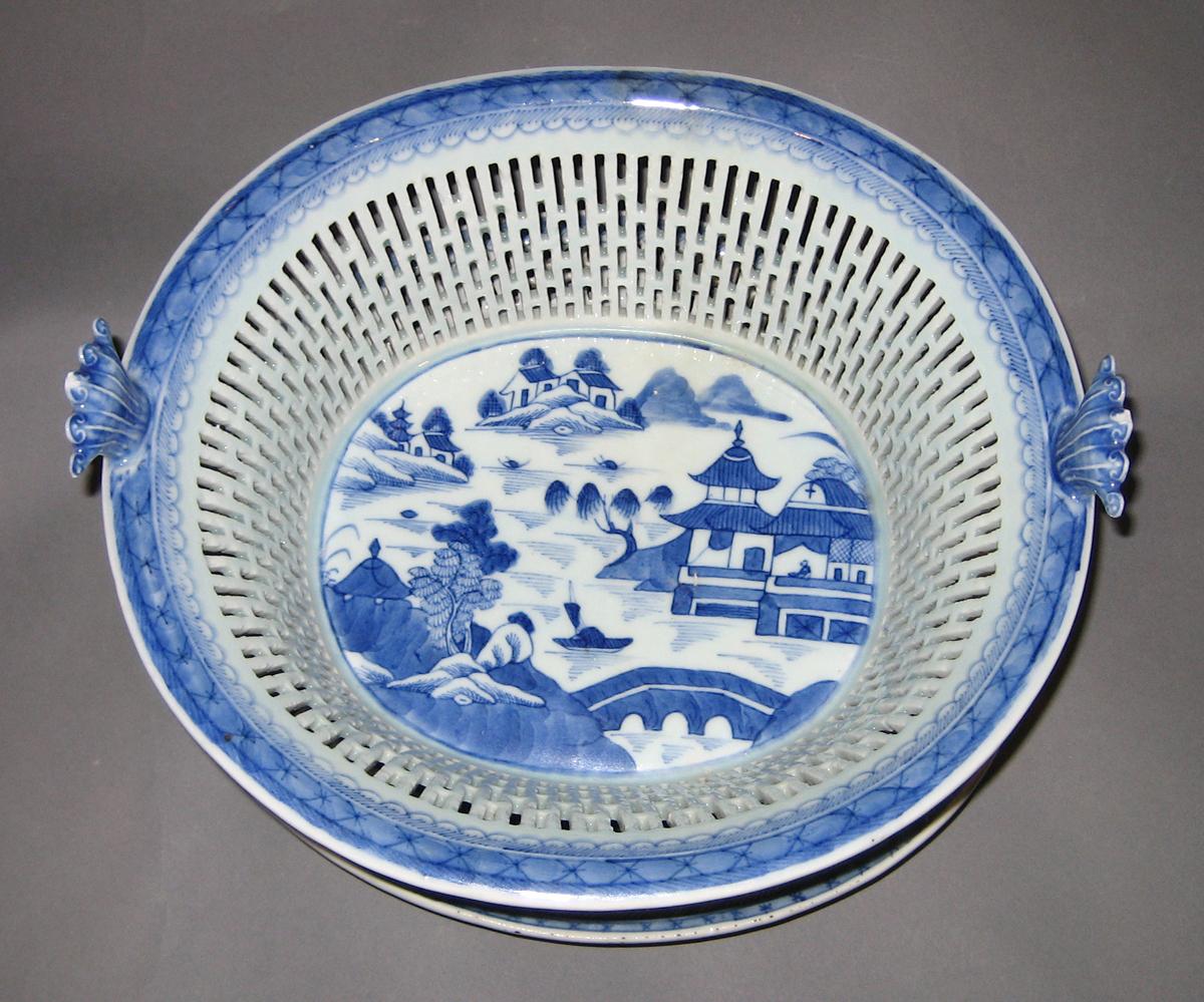 2003.0012.023 A, B Porcelain basket and stand, top