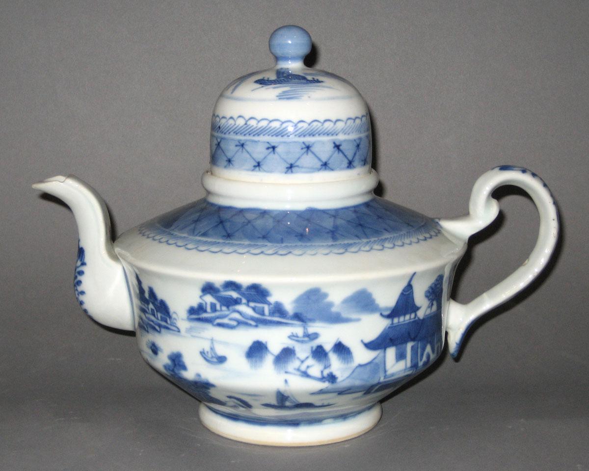 2003.0012.028 A, B Porcelain teapot