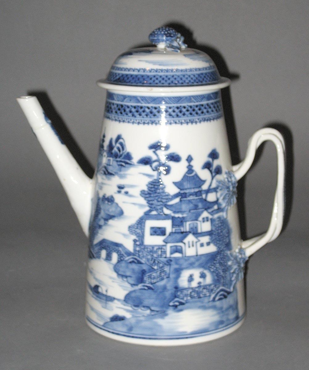 2003.0012.029 A, B Porcelain coffeepot